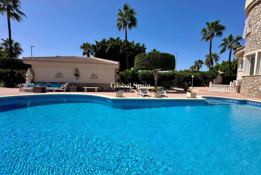 Resale - VILLA -
CIUDAD QUESADA