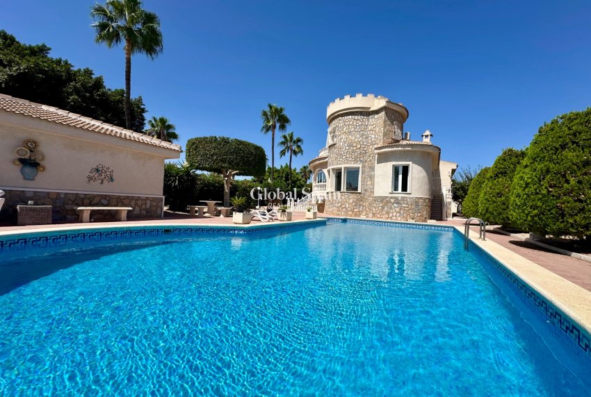 Resale - VILLA -
CIUDAD QUESADA