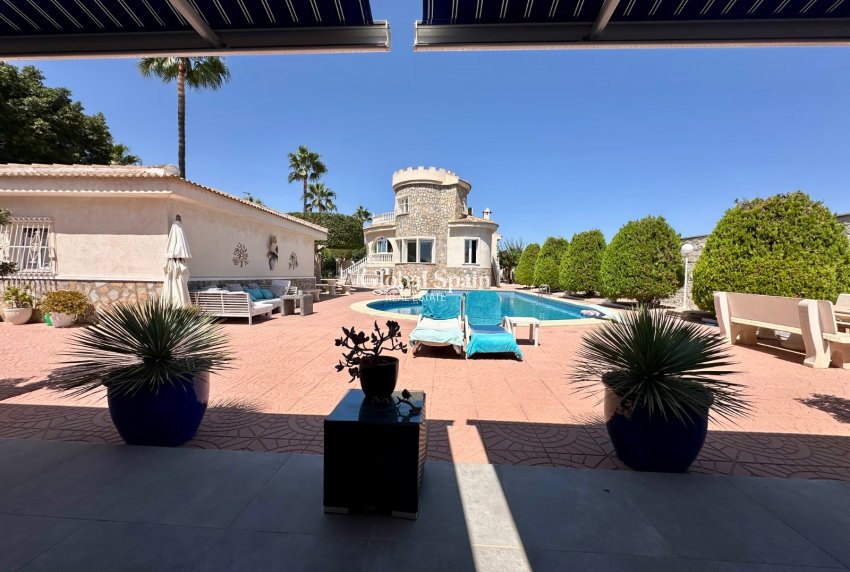 Resale - VILLA -
CIUDAD QUESADA