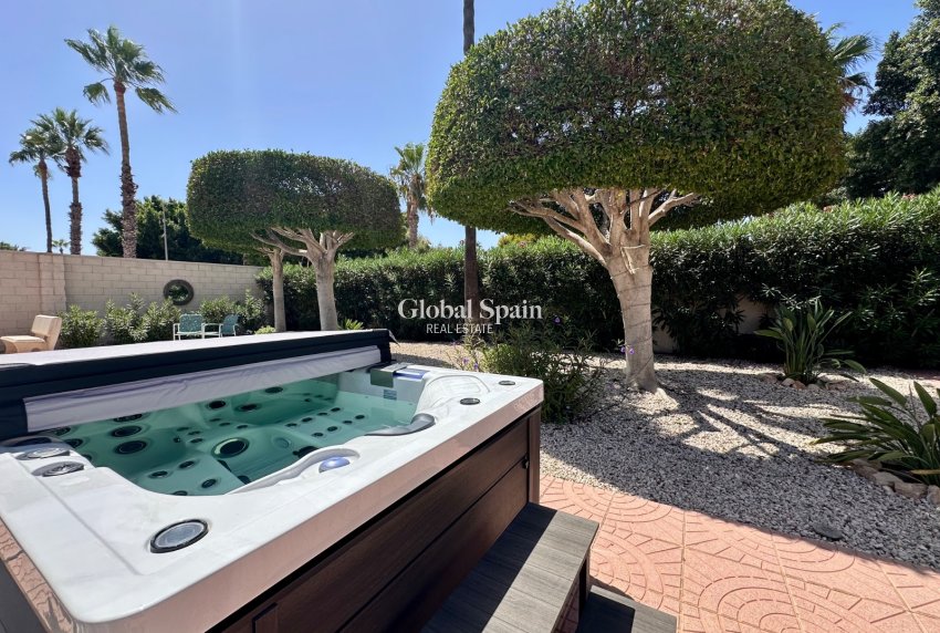 Resale - VILLA -
CIUDAD QUESADA