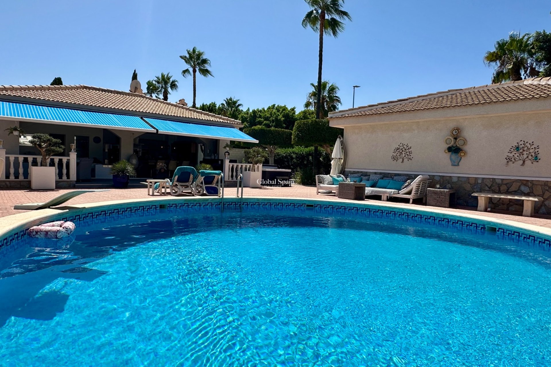 Resale - VILLA -
CIUDAD QUESADA
