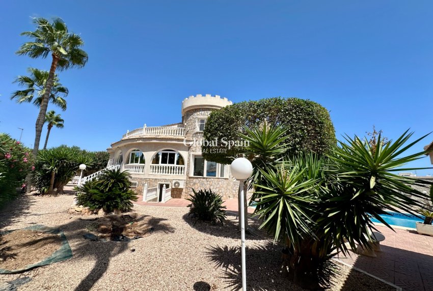 Resale - VILLA -
CIUDAD QUESADA