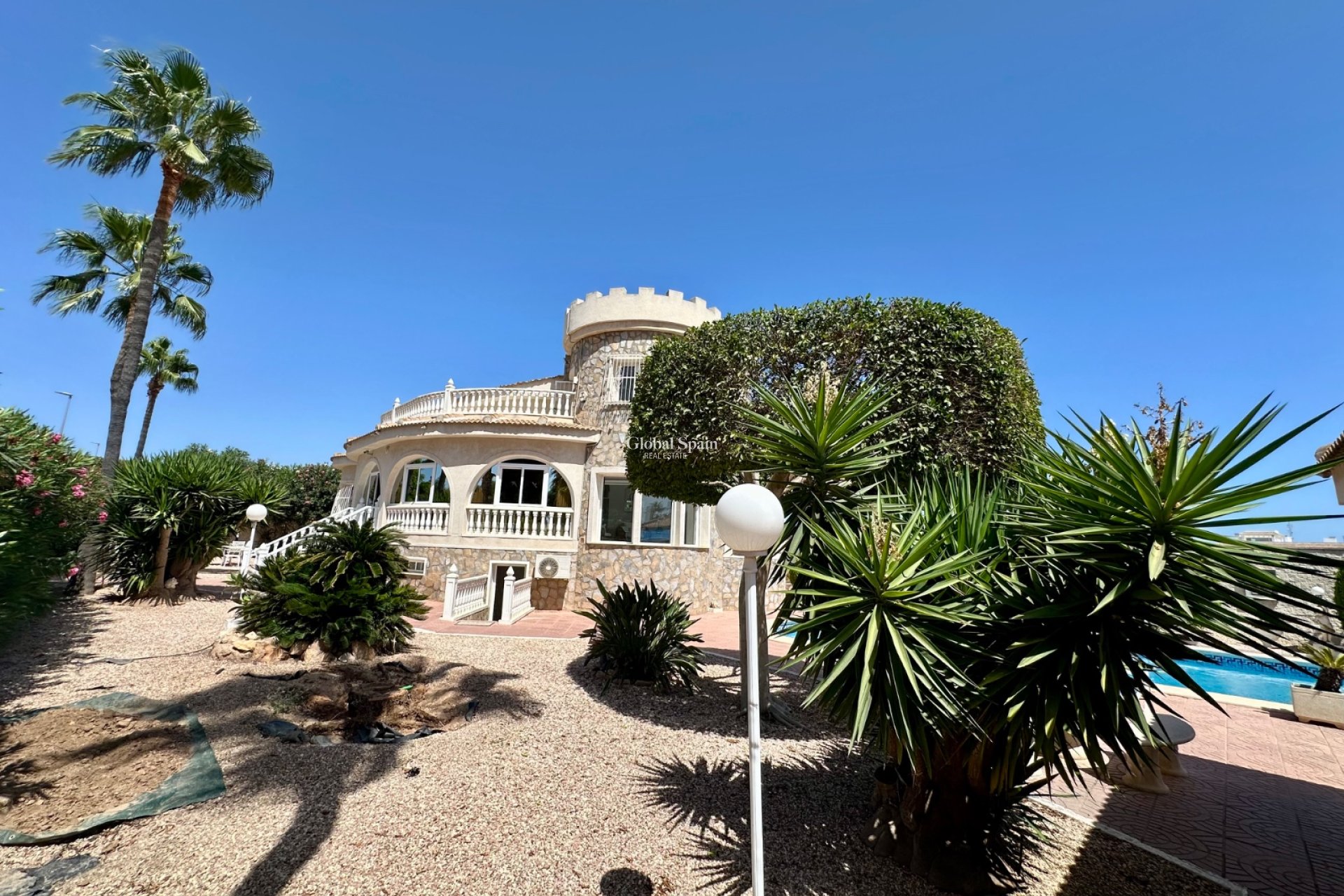 Resale - VILLA -
CIUDAD QUESADA
