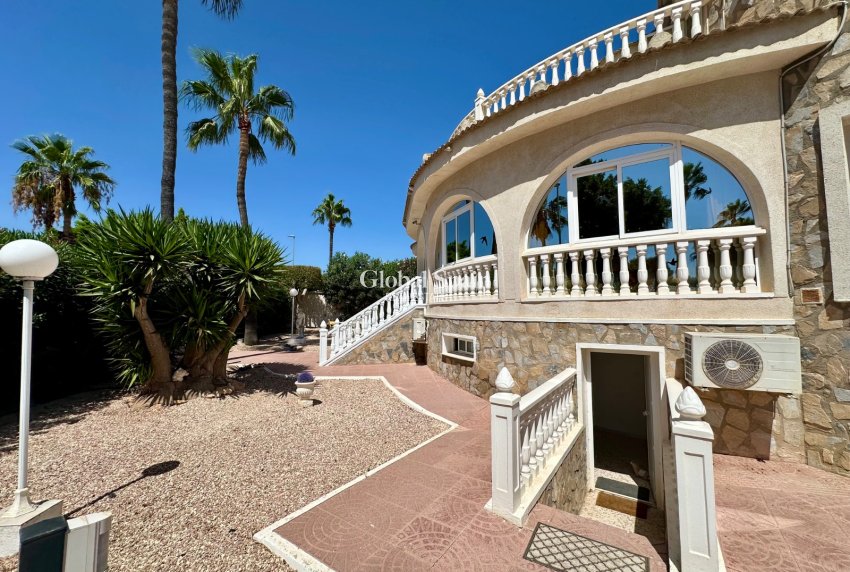 Resale - VILLA -
CIUDAD QUESADA