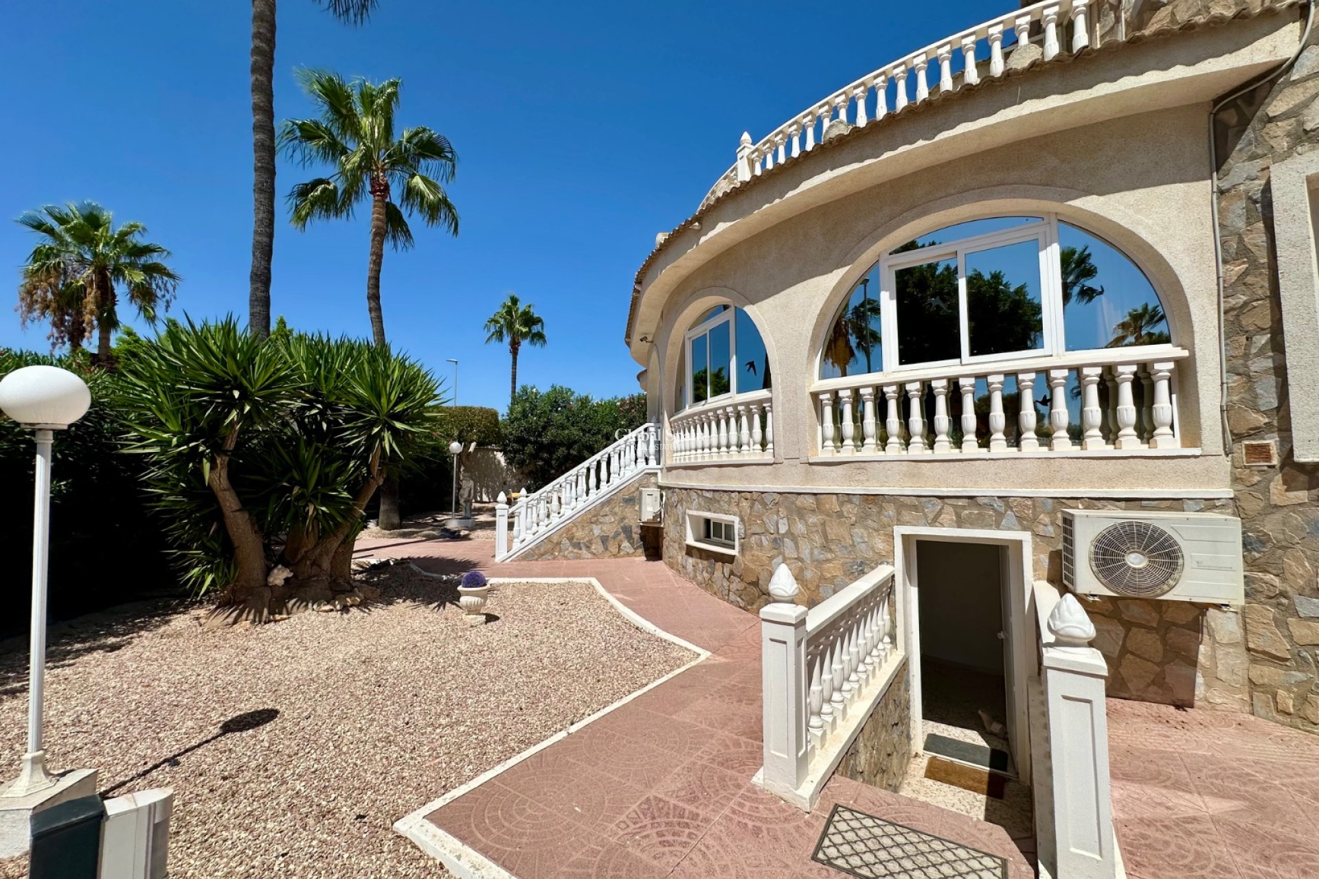 Resale - VILLA -
CIUDAD QUESADA