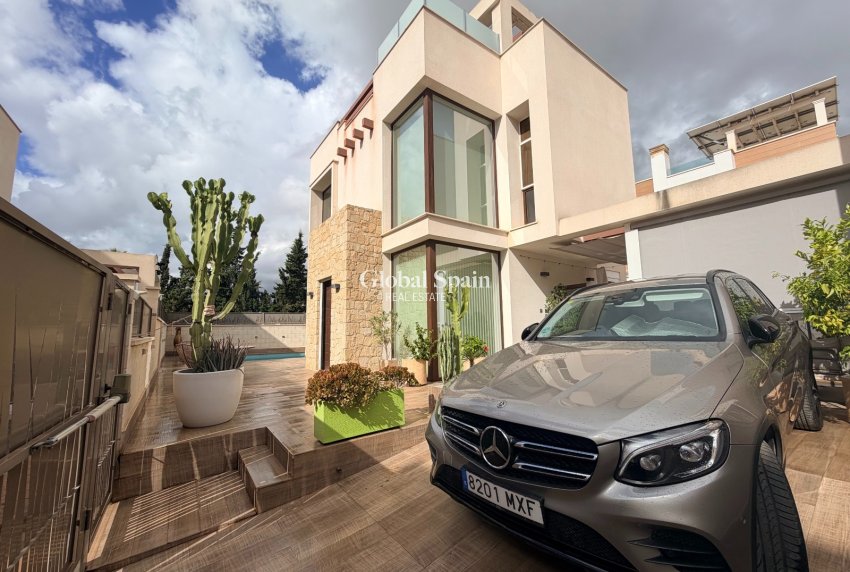 Resale - VILLA -
CIUDAD QUESADA