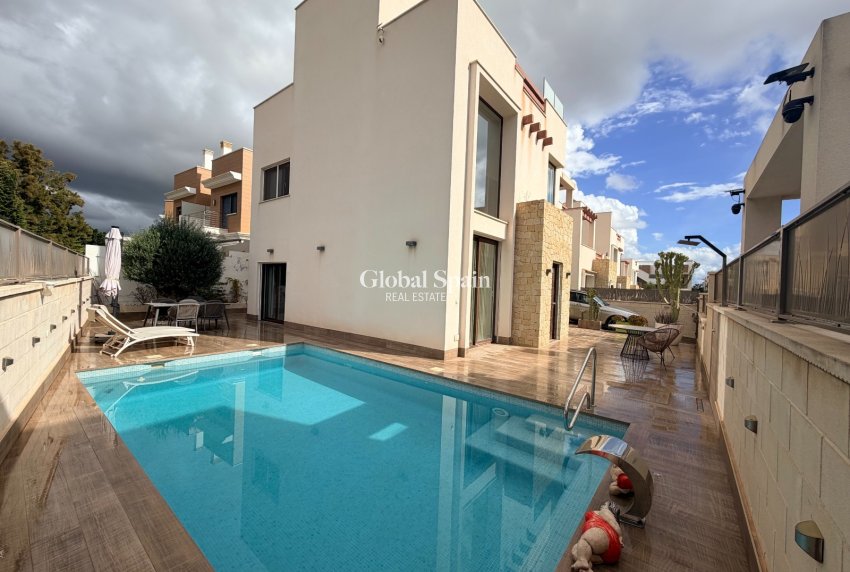 Resale - VILLA -
CIUDAD QUESADA