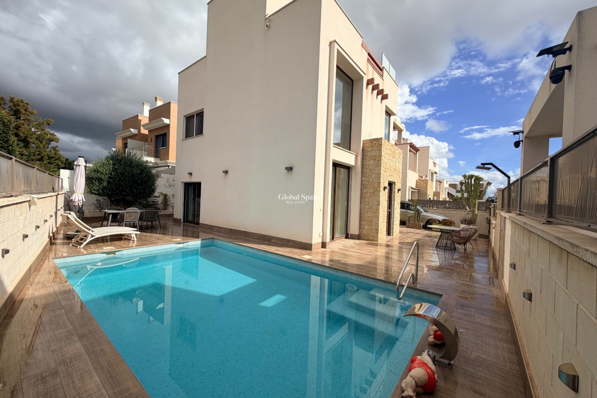 Resale - VILLA -
CIUDAD QUESADA