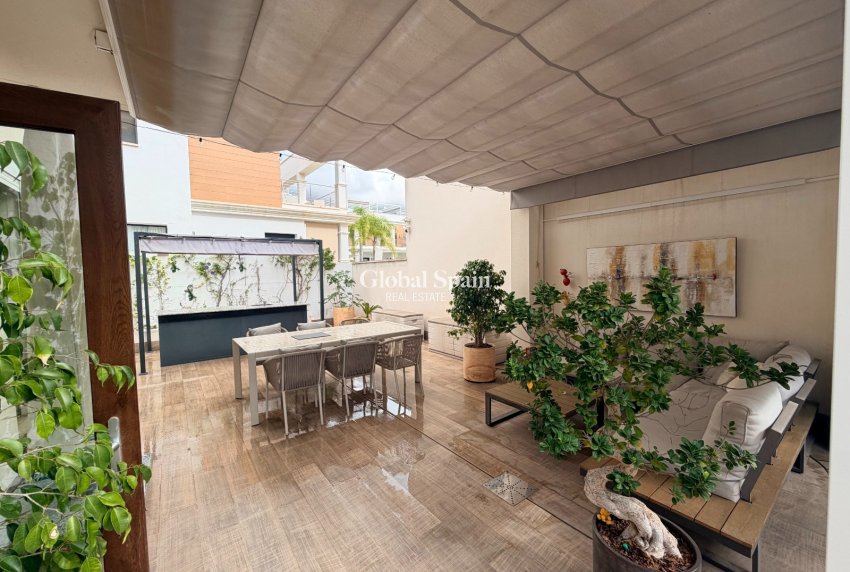 Resale - VILLA -
CIUDAD QUESADA