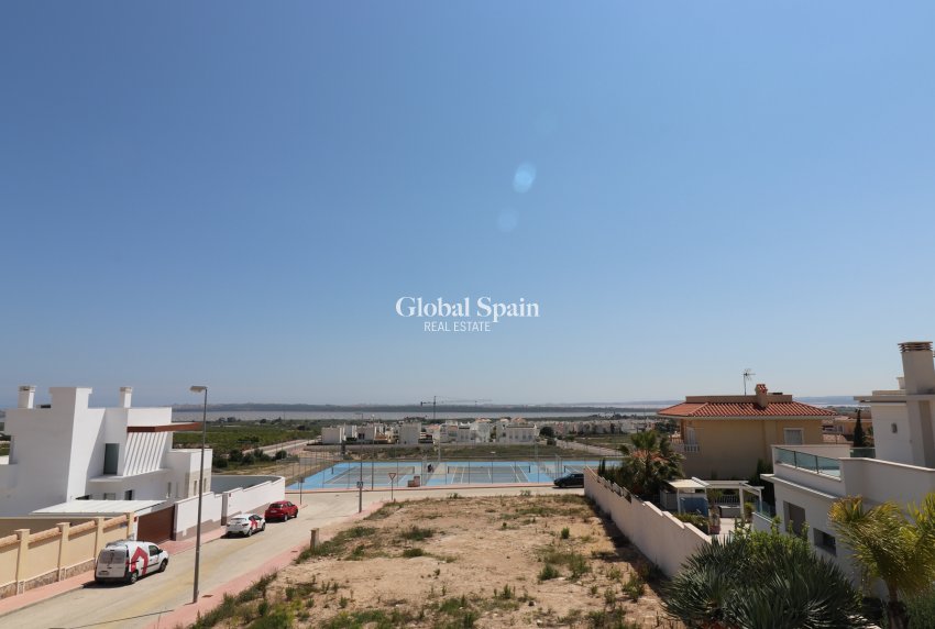 Resale - Villa -
CIUDAD QUESADA