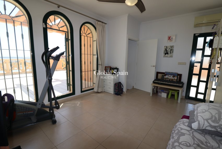 Resale - Villa -
CIUDAD QUESADA