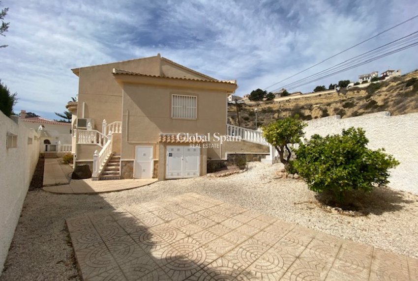 Resale - VILLA -
CIUDAD QUESADA