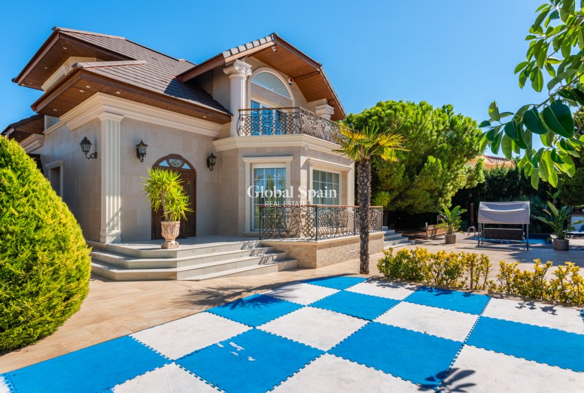 Resale - VILLA -
CIUDAD QUESADA