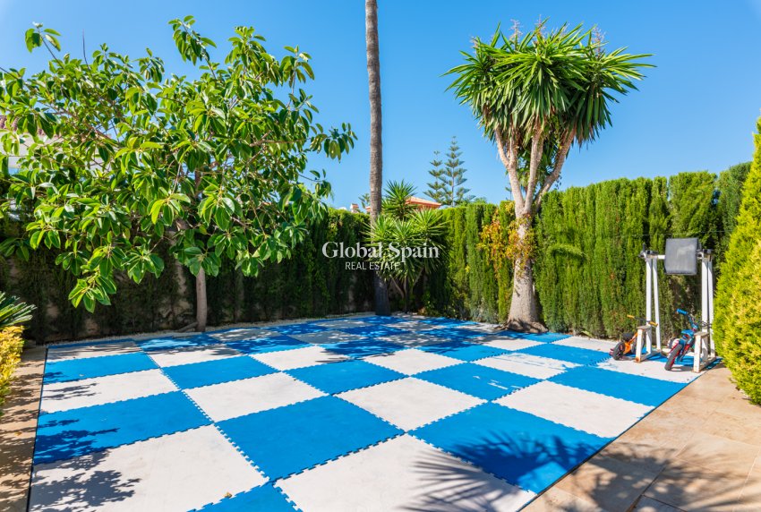 Resale - VILLA -
CIUDAD QUESADA