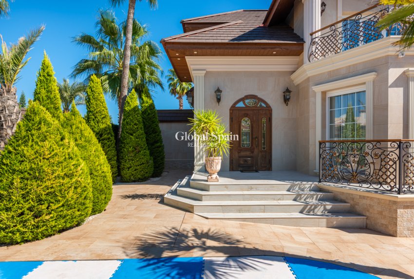 Resale - VILLA -
CIUDAD QUESADA