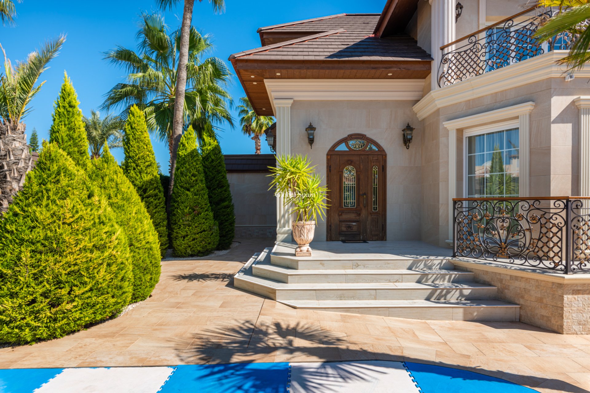 Resale - VILLA -
CIUDAD QUESADA