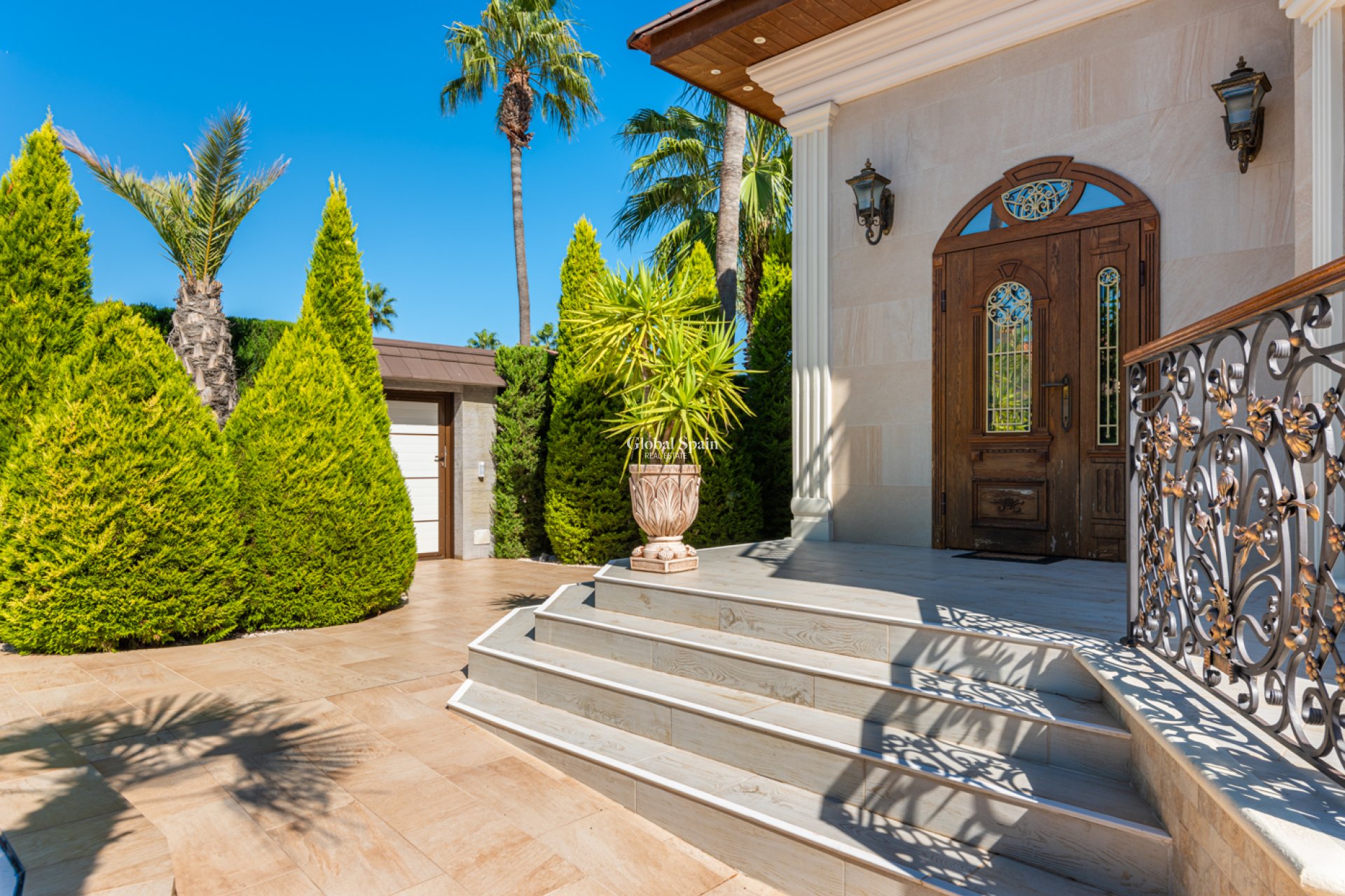 Resale - VILLA -
CIUDAD QUESADA