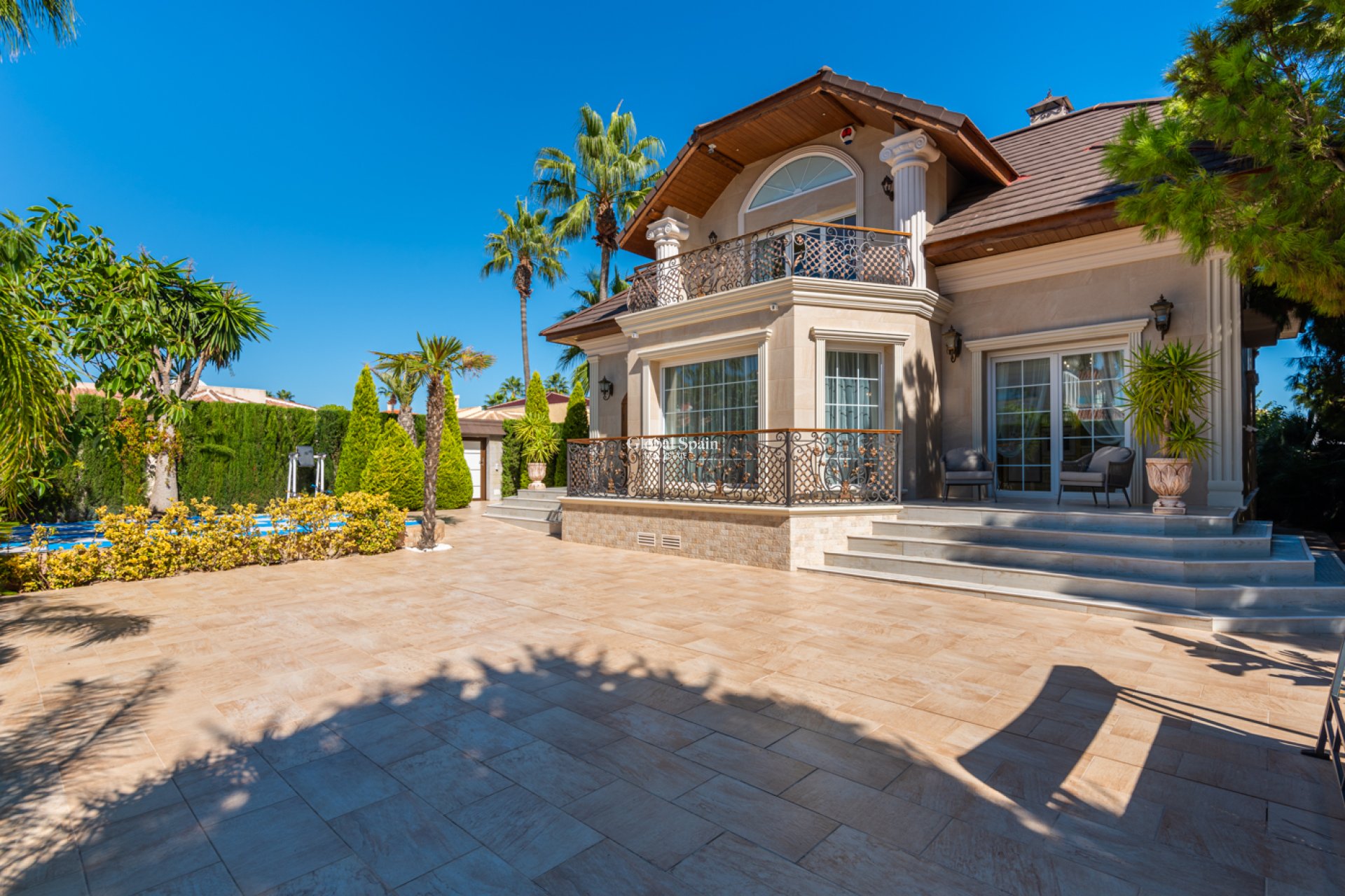 Resale - VILLA -
CIUDAD QUESADA