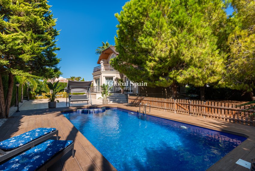 Resale - VILLA -
CIUDAD QUESADA