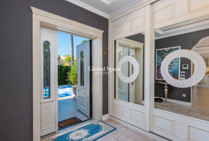 Resale - VILLA -
CIUDAD QUESADA