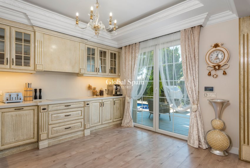 Resale - VILLA -
CIUDAD QUESADA