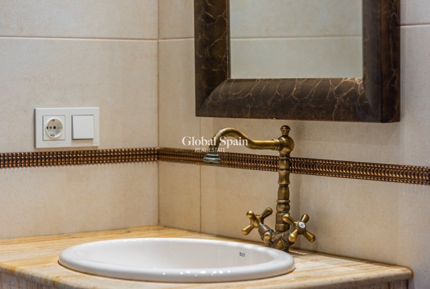 Resale - VILLA -
CIUDAD QUESADA