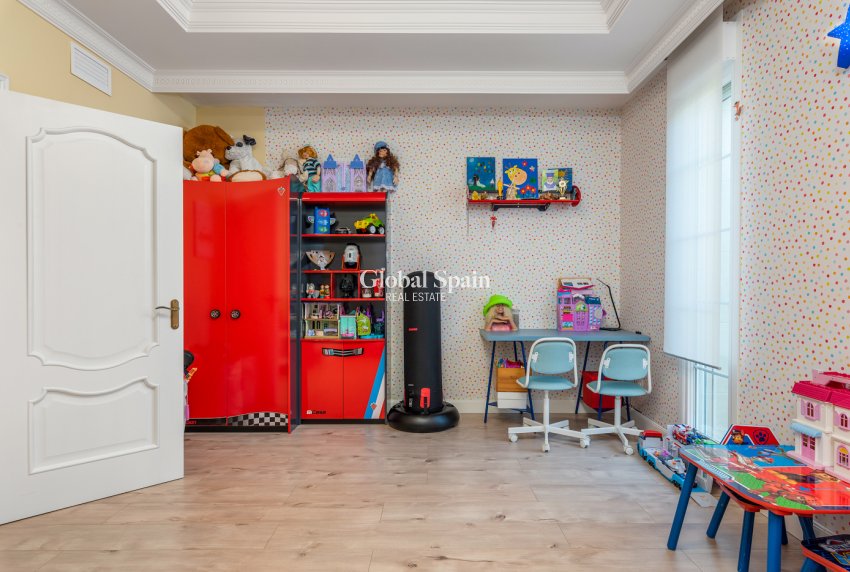 Resale - VILLA -
CIUDAD QUESADA