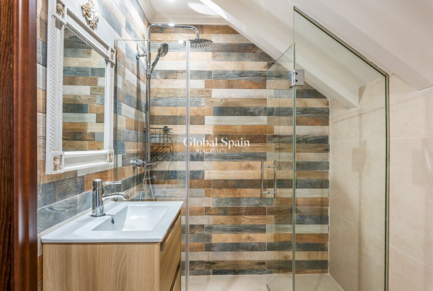 Resale - VILLA -
CIUDAD QUESADA