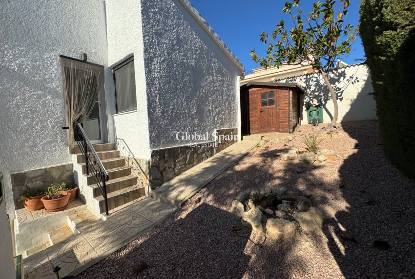 Resale - Villa -
CIUDAD QUESADA