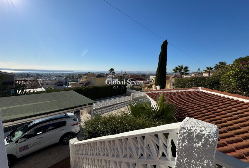 Resale - Villa -
CIUDAD QUESADA