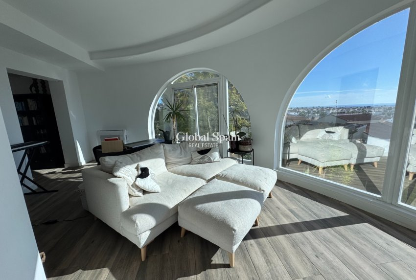 Resale - Villa -
CIUDAD QUESADA