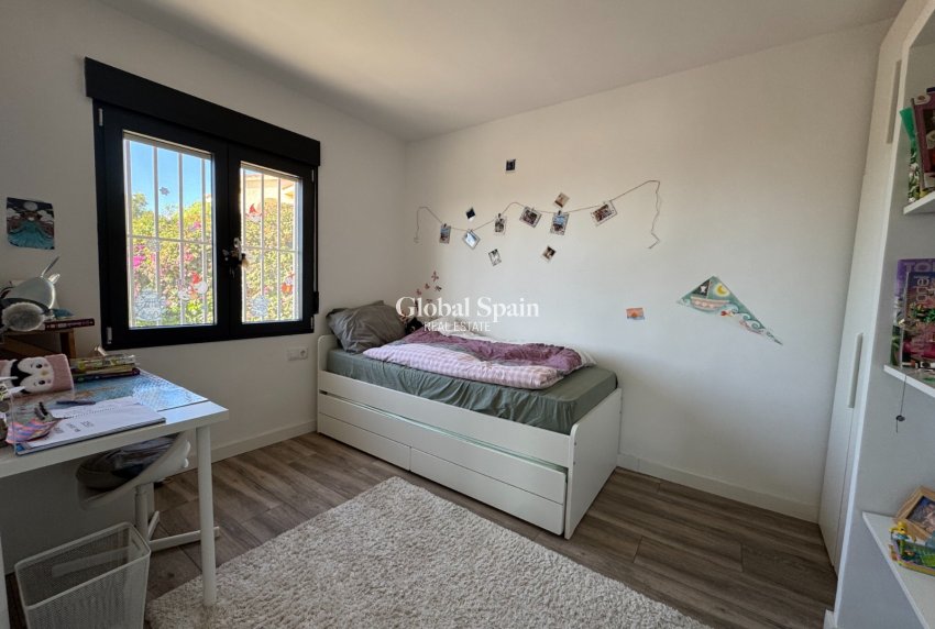 Resale - Villa -
CIUDAD QUESADA