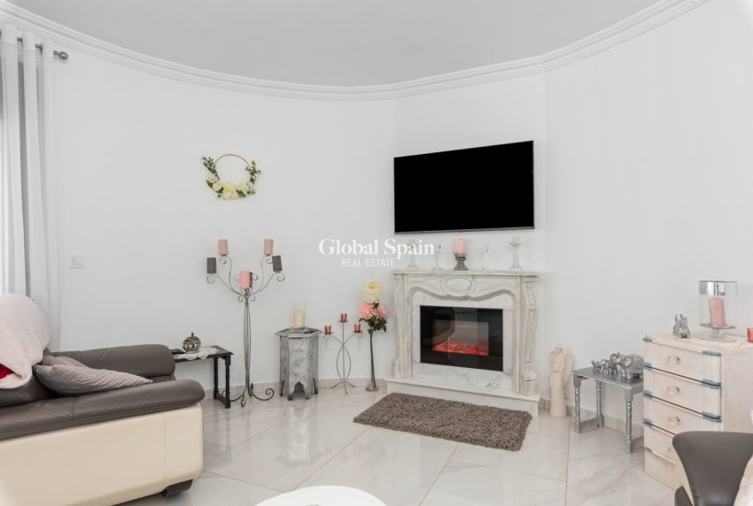 Resale - Villa -
CIUDAD QUESADA