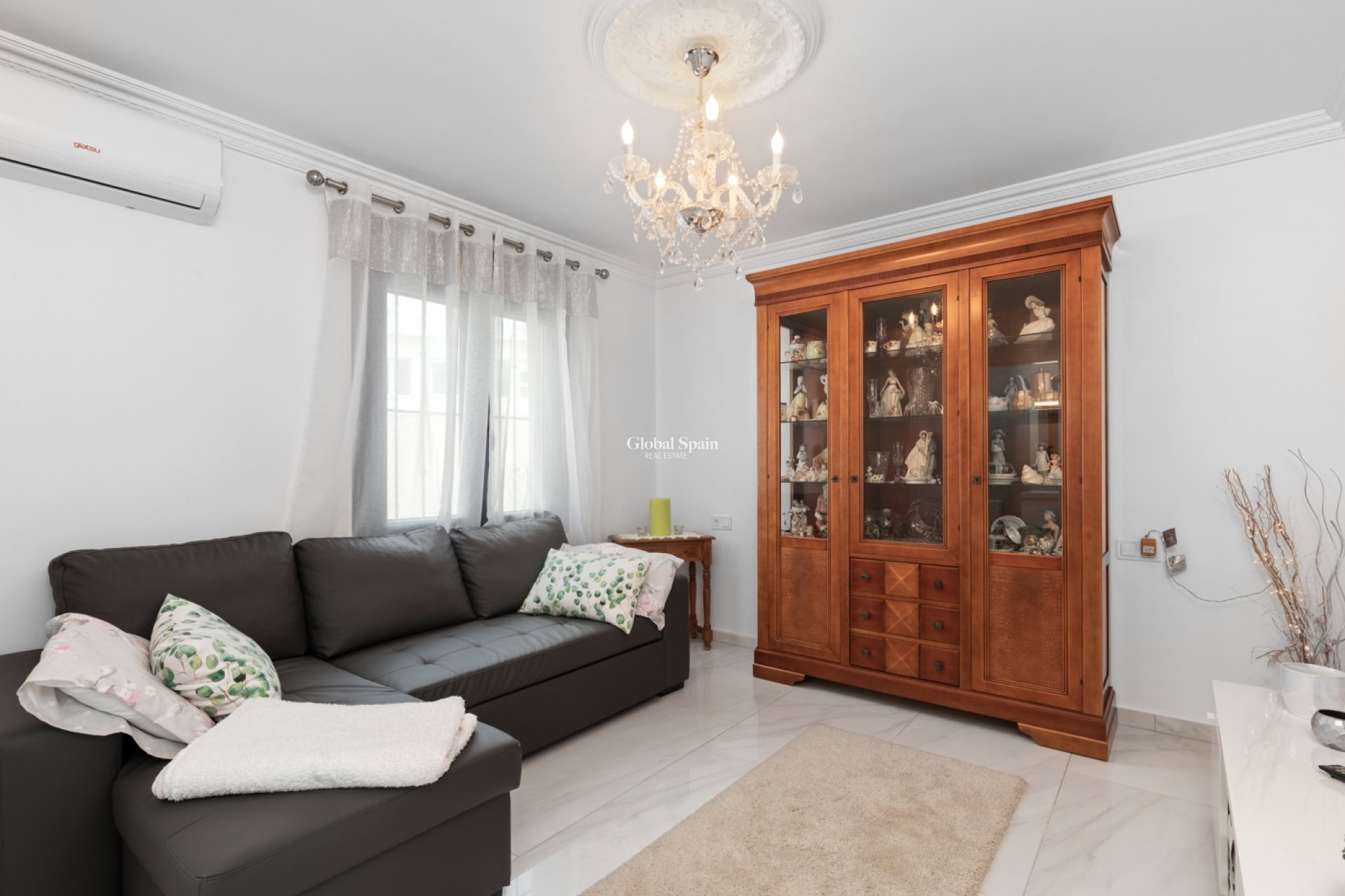 Resale - Villa -
CIUDAD QUESADA