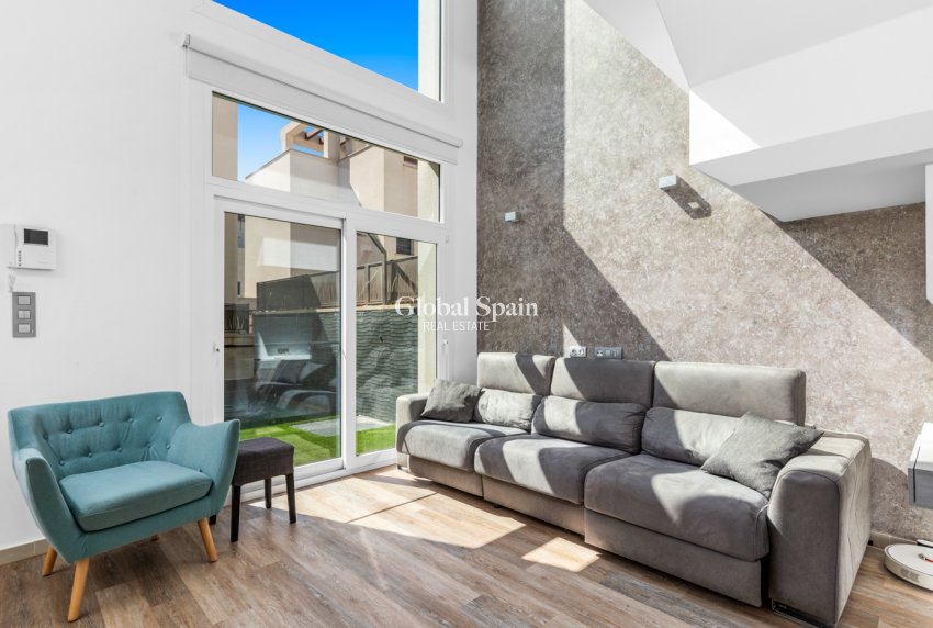 Resale - Villa -
CIUDAD QUESADA