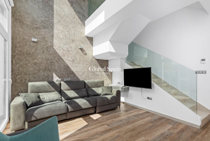 Resale - Villa -
CIUDAD QUESADA