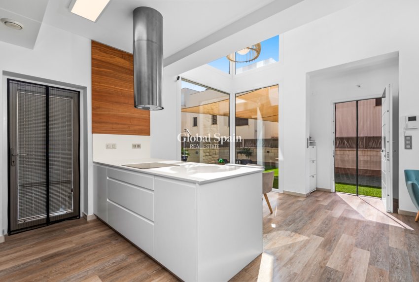 Resale - Villa -
CIUDAD QUESADA