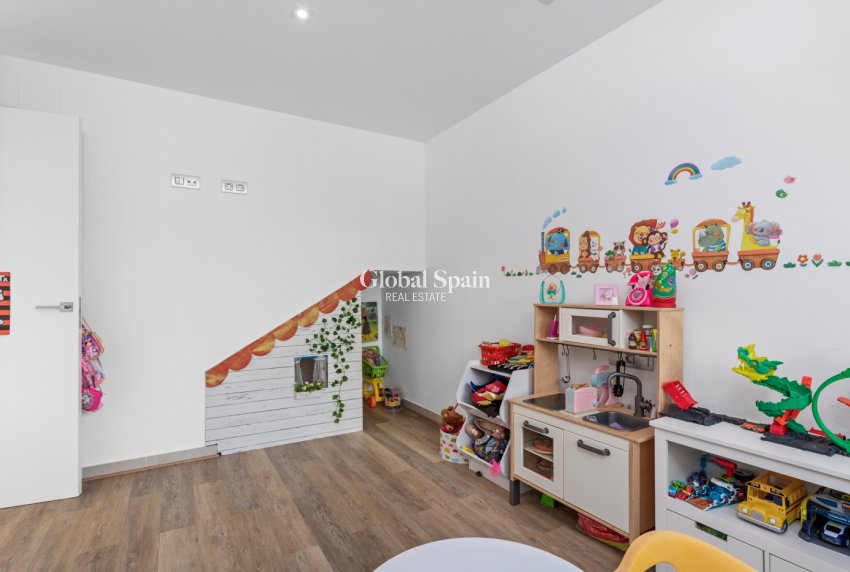 Resale - Villa -
CIUDAD QUESADA