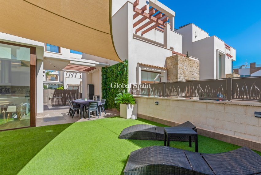 Resale - Villa -
CIUDAD QUESADA