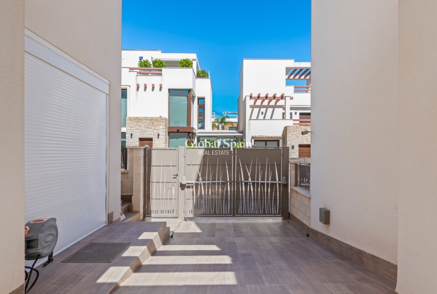 Resale - Villa -
CIUDAD QUESADA