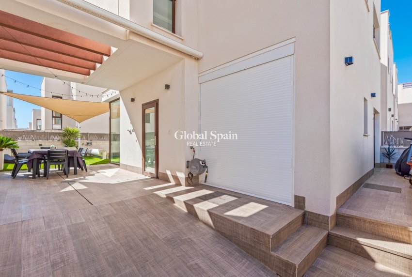 Resale - Villa -
CIUDAD QUESADA