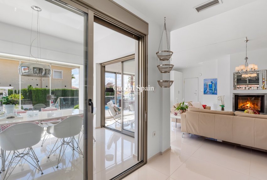 Resale - Villa -
CIUDAD QUESADA