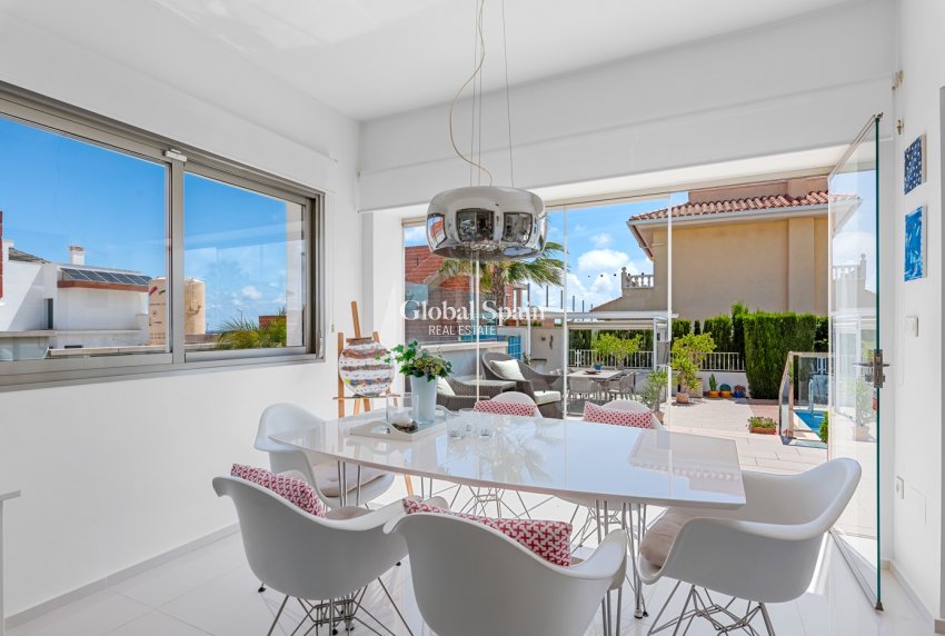 Resale - Villa -
CIUDAD QUESADA