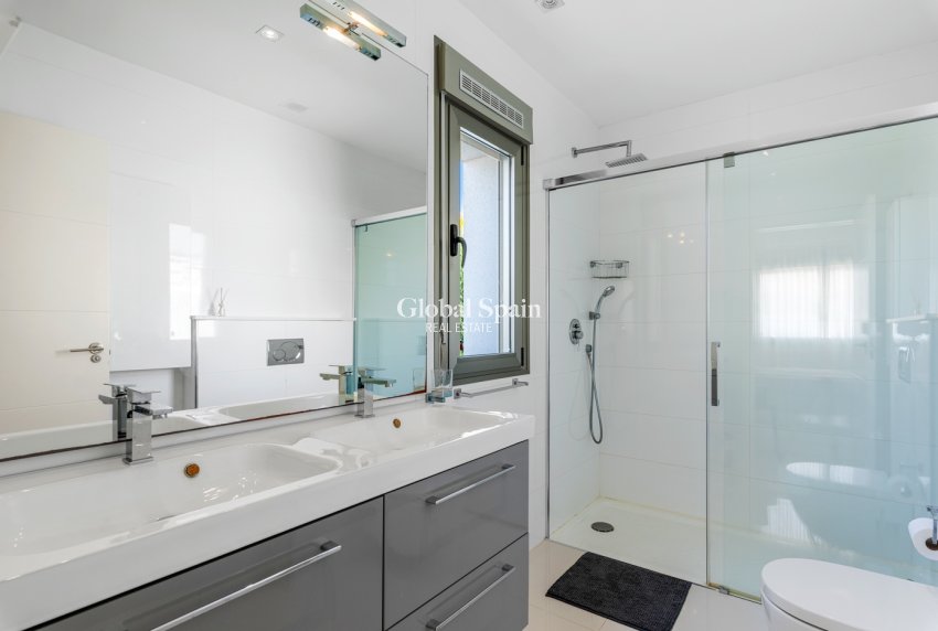 Resale - Villa -
CIUDAD QUESADA