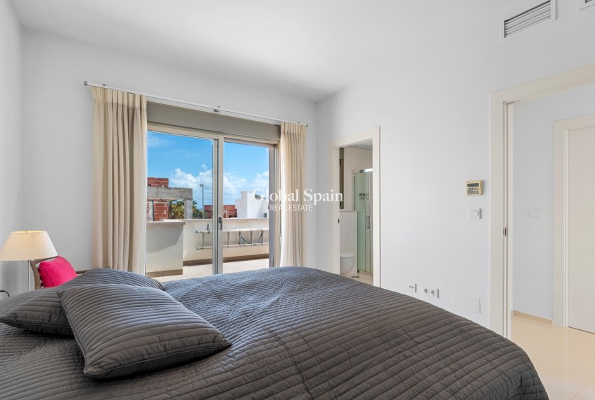 Resale - Villa -
CIUDAD QUESADA