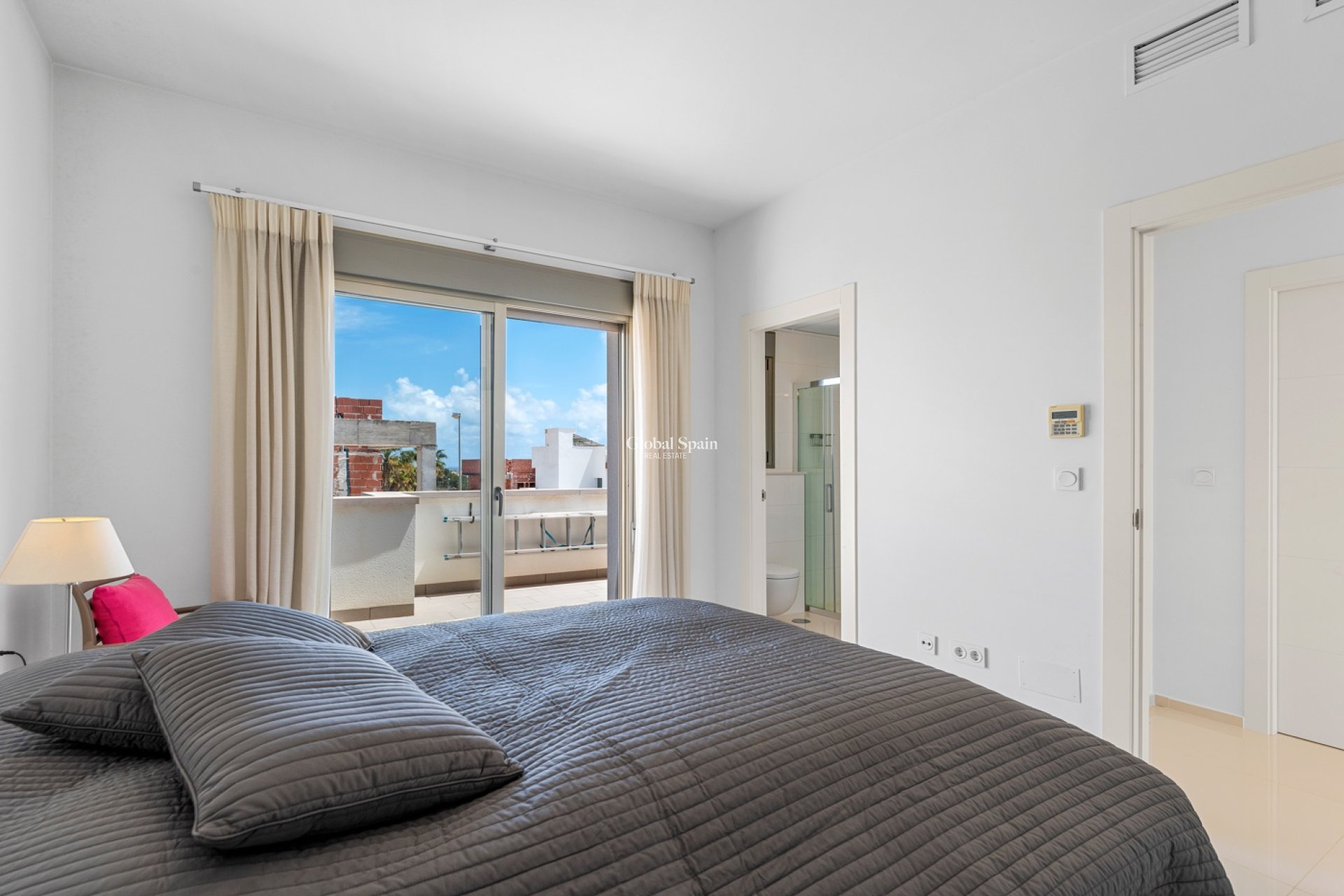 Resale - Villa -
CIUDAD QUESADA