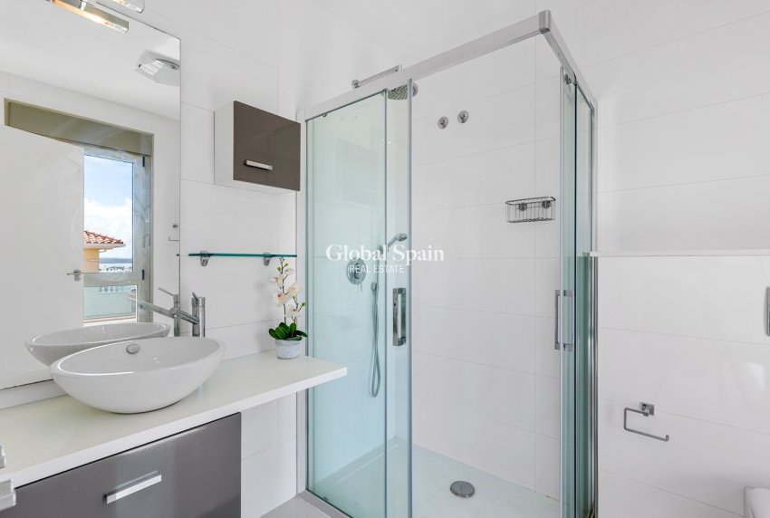 Resale - Villa -
CIUDAD QUESADA