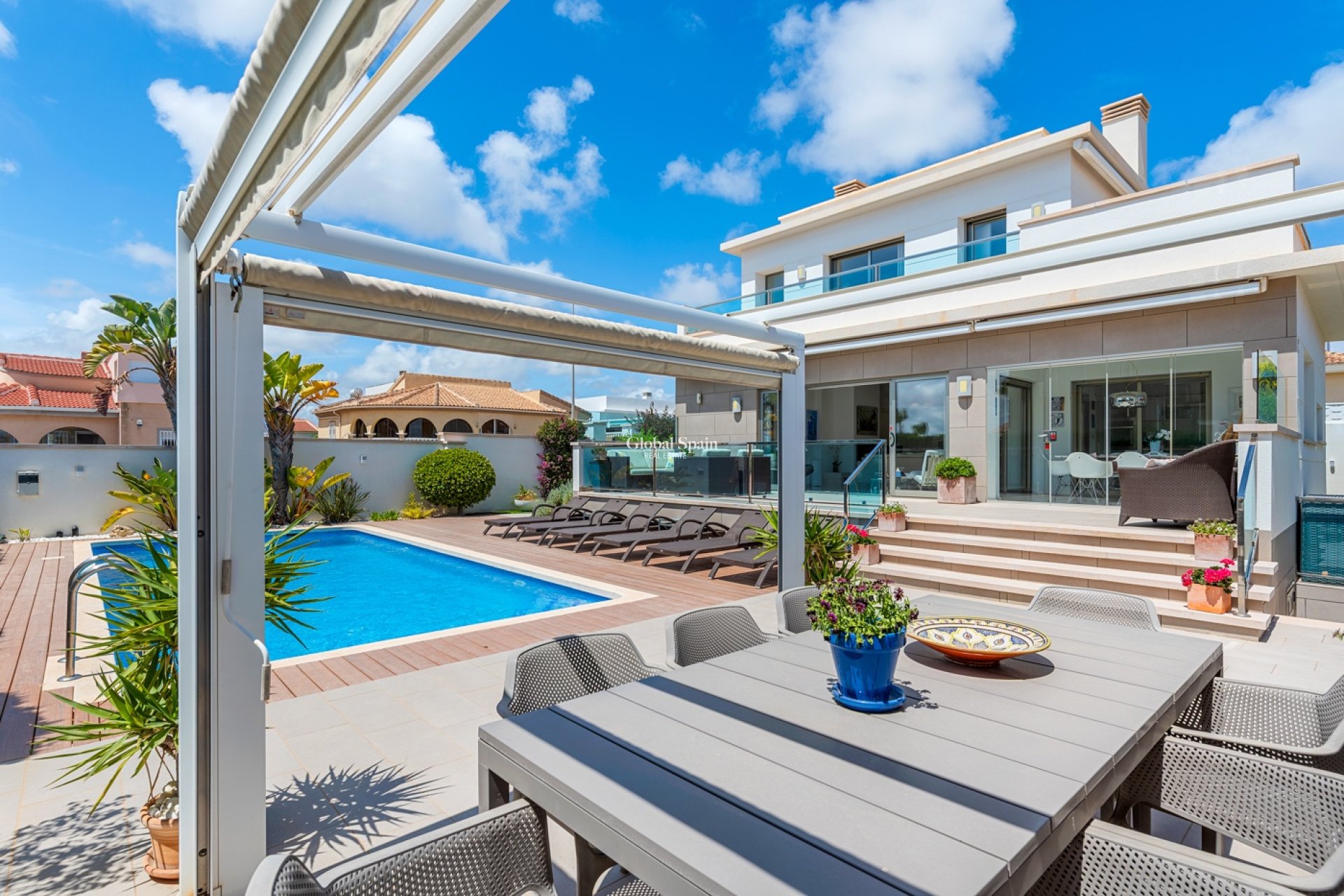 Resale - Villa -
CIUDAD QUESADA