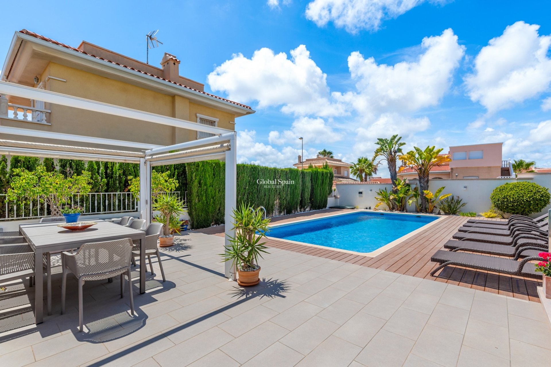 Resale - Villa -
CIUDAD QUESADA