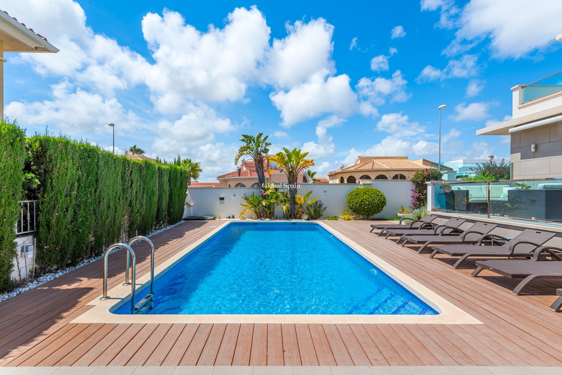 Resale - Villa -
CIUDAD QUESADA